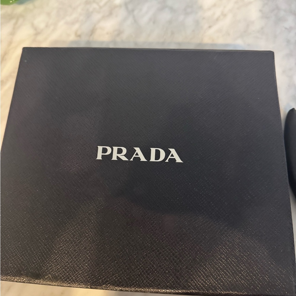 Prada Elegant Black Headband - Picture 5 of 6